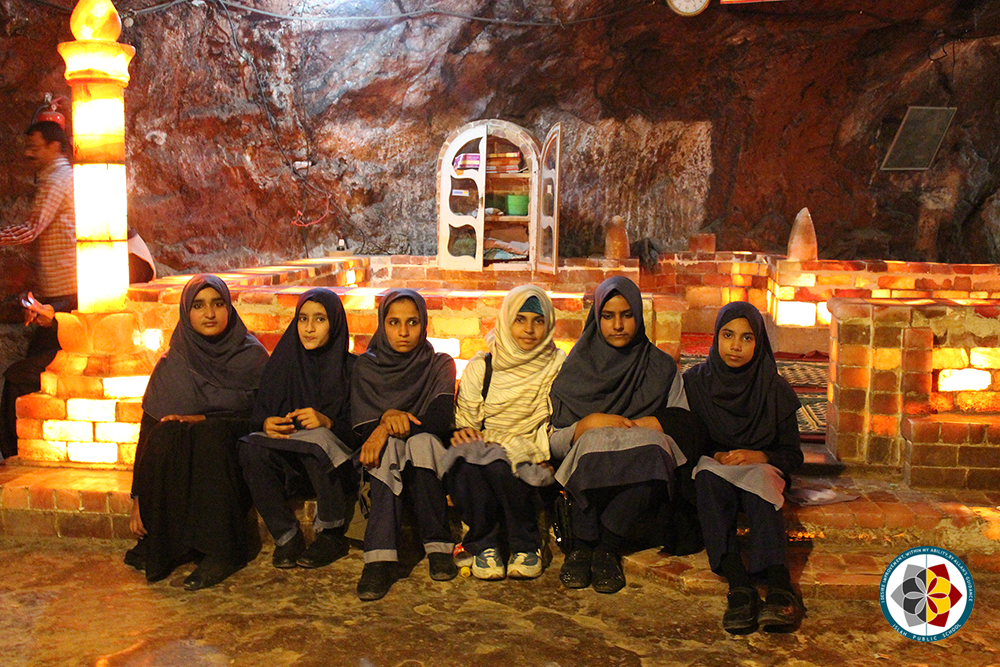 Girls with Salt Masjid